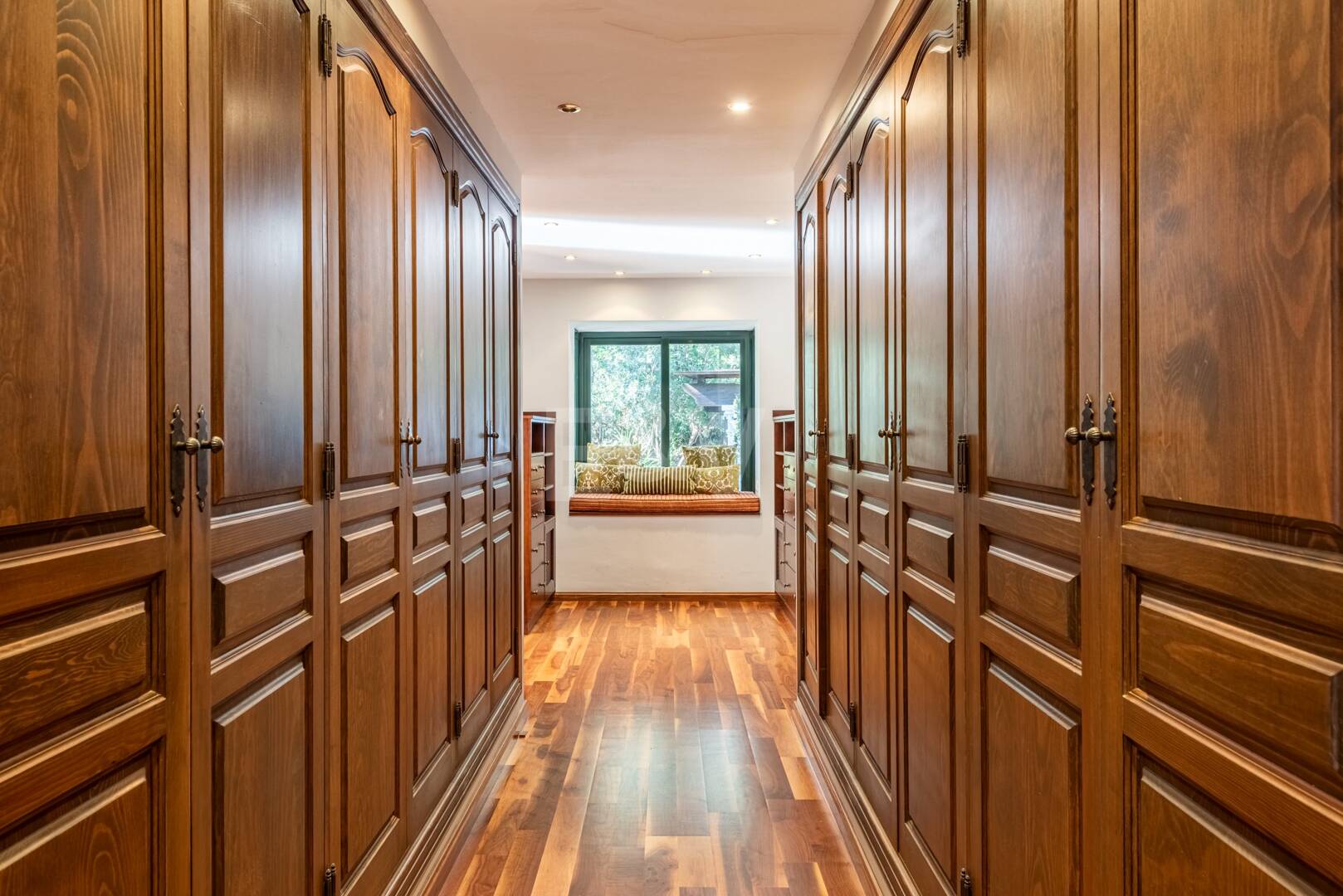 Villa Andaluza Clásica con Vistas al Mar en la Exclusiva Zona de El Madroñal