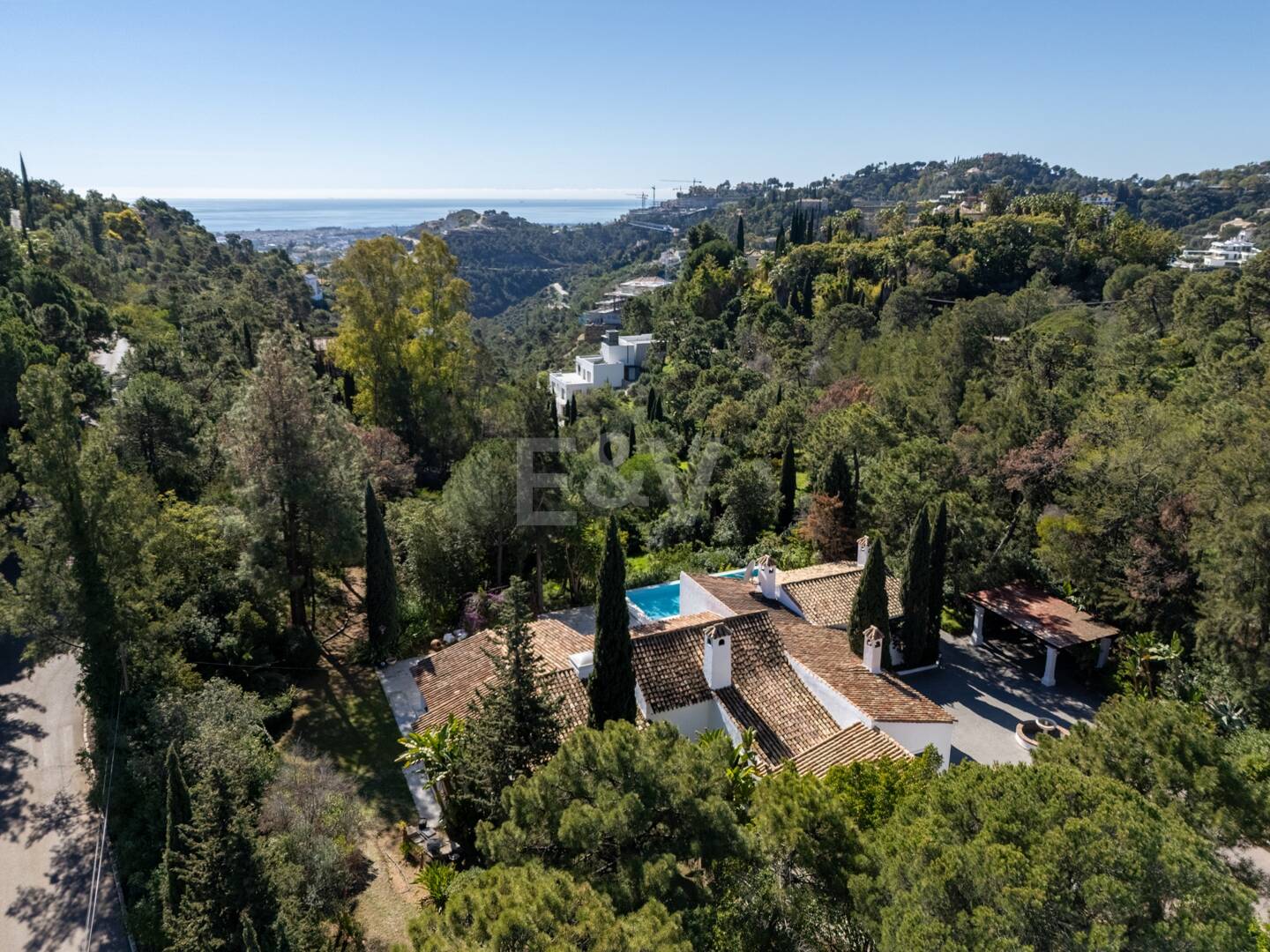 Villa Andaluza Clásica con Vistas al Mar en la Exclusiva Zona de El Madroñal