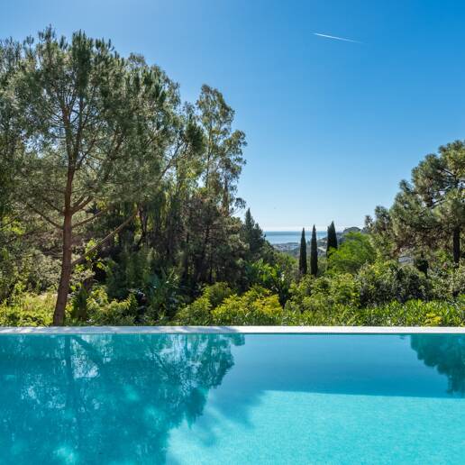 Klassisk andalusisk villa med havsutsikt i prestigefylld El Madroñal