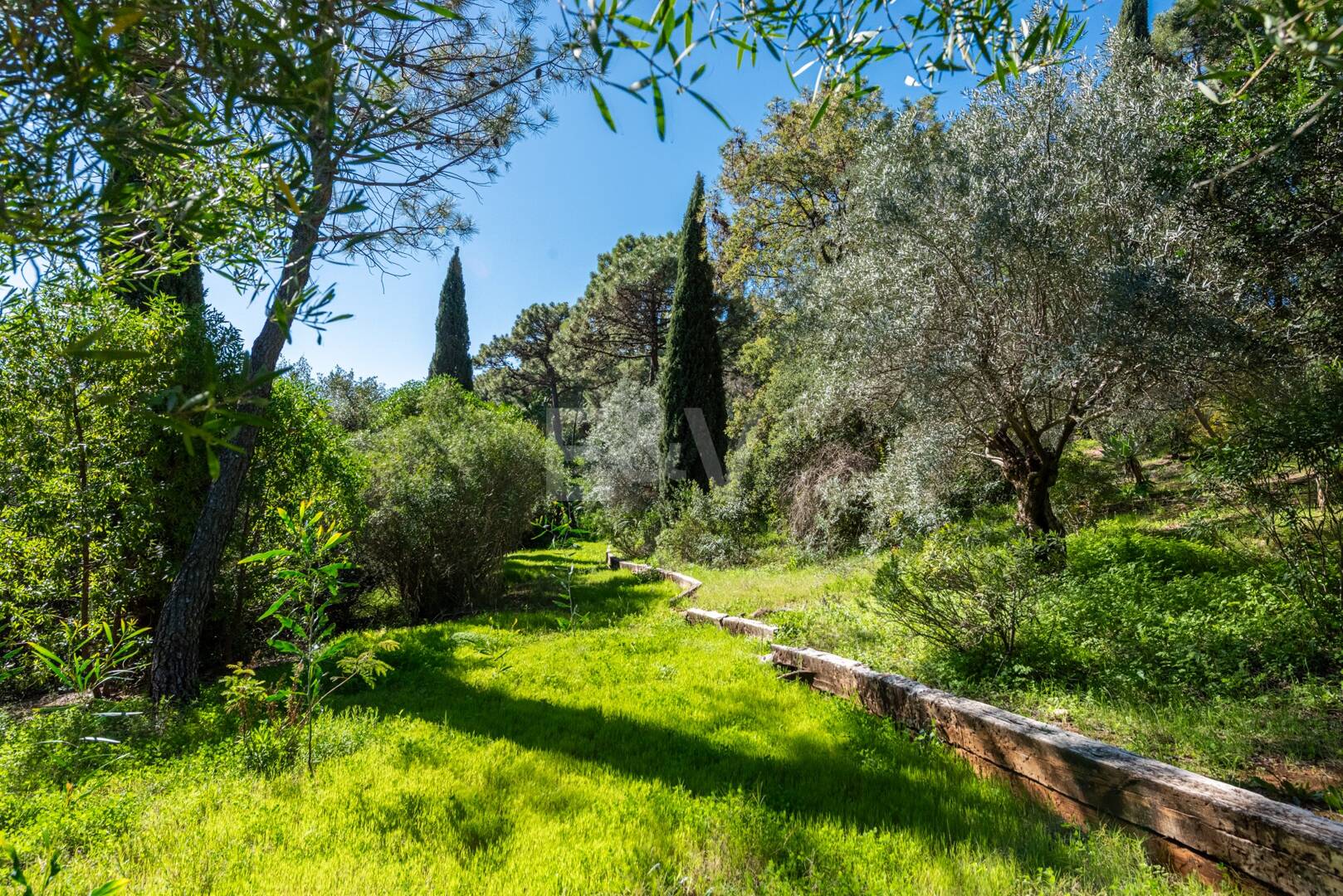 Villa Andaluza Clásica con Vistas al Mar en la Exclusiva Zona de El Madroñal