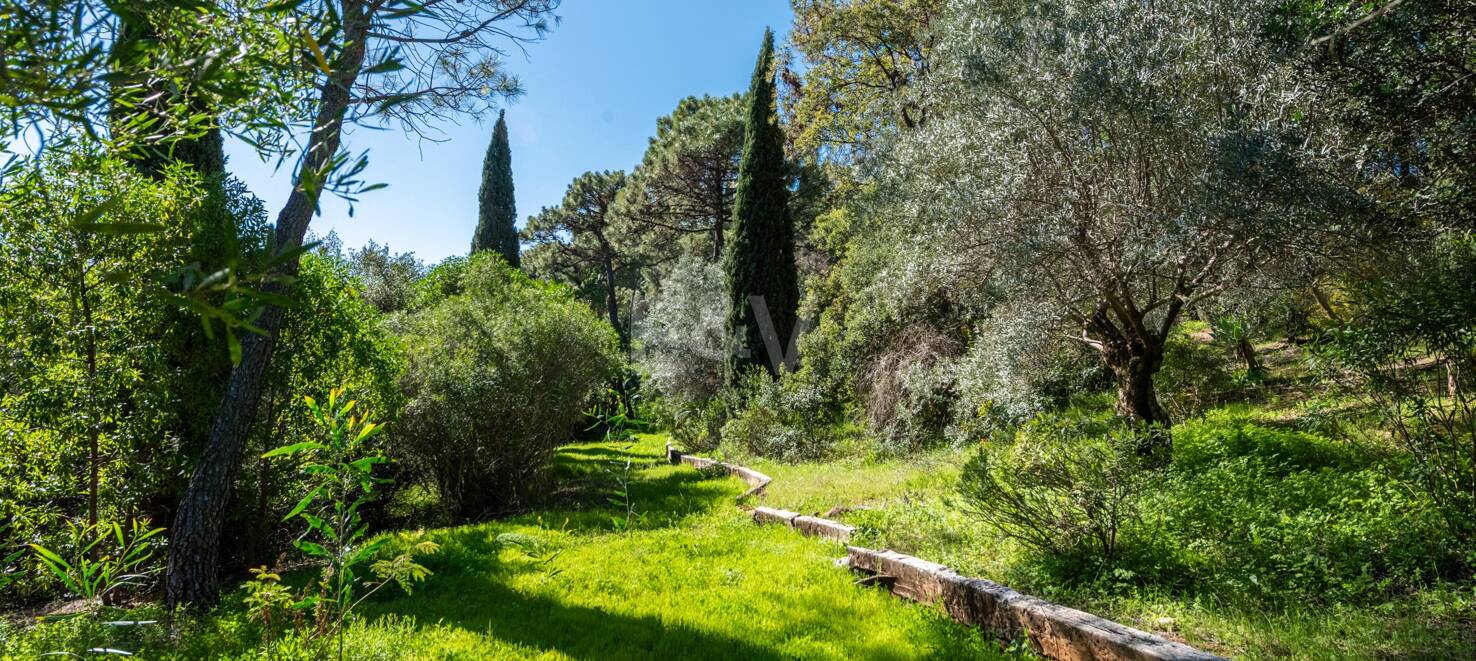 Klassisk andalusisk villa med havsutsikt i prestigefylld El Madroñal