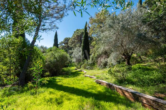 Klassisk andalusisk villa med havsutsikt i prestigefylld El Madroñal