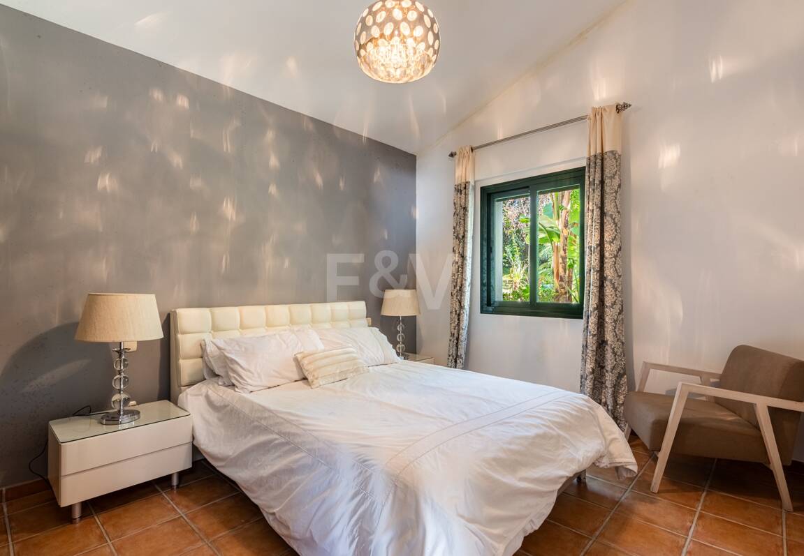 Klassisk andalusisk villa med havsutsikt i prestigefylld El Madroñal