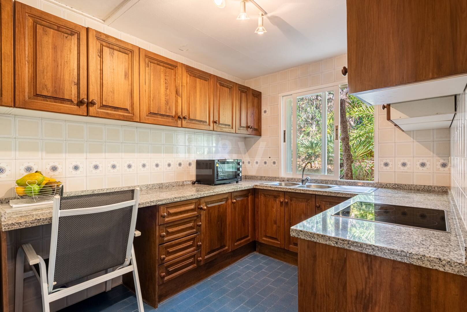 Villa Andaluza Clásica con Vistas al Mar en la Exclusiva Zona de El Madroñal