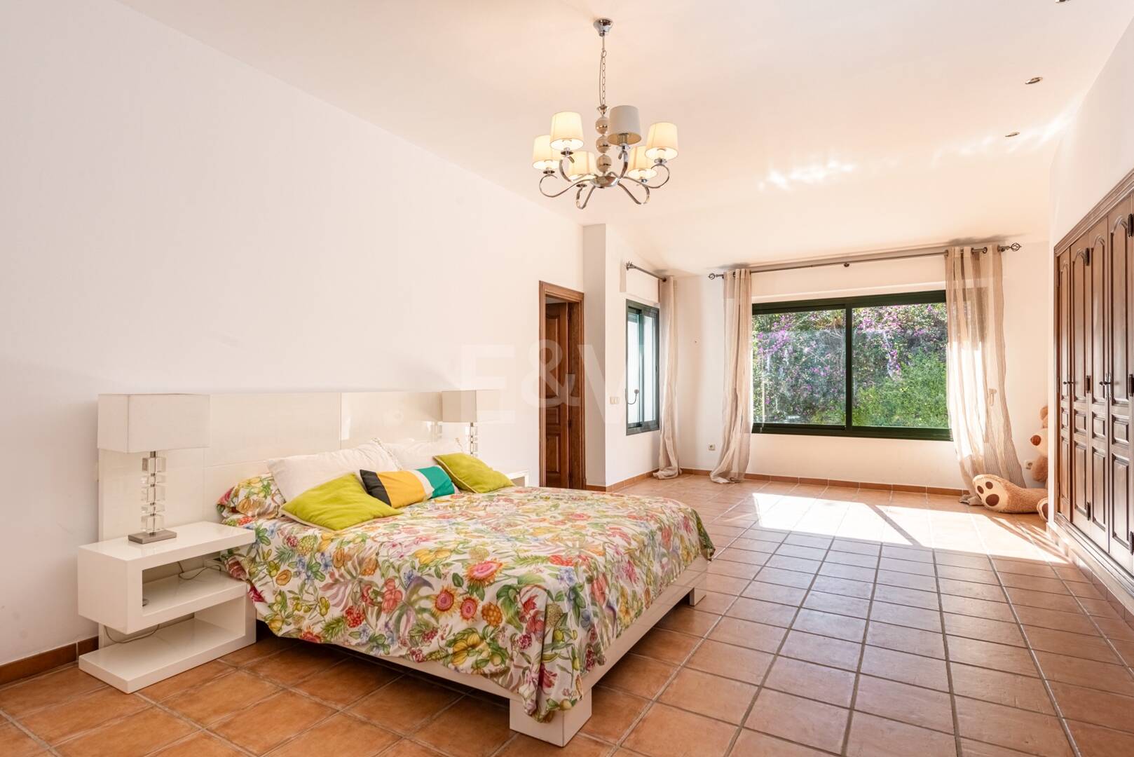 Villa Andaluza Clásica con Vistas al Mar en la Exclusiva Zona de El Madroñal