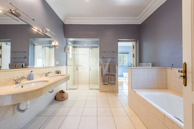 Elegante Villa im privaten mediterranen Refugium El Madroñal