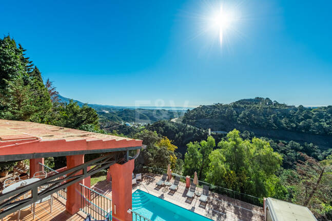 Elegante Villa im privaten mediterranen Refugium El Madroñal