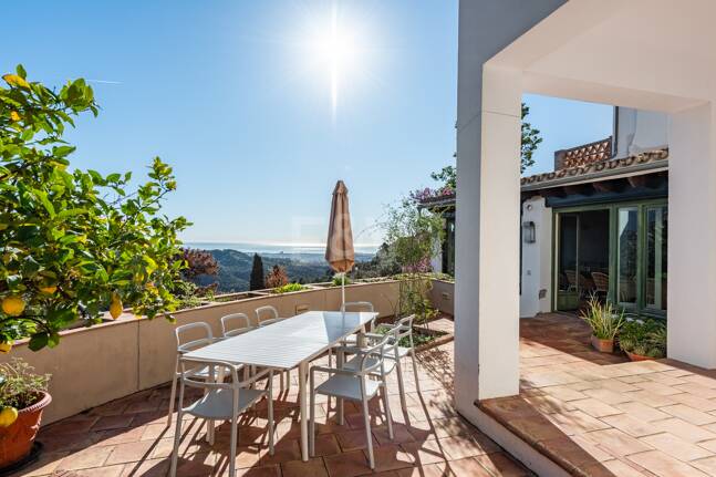 Elegante Villa im privaten mediterranen Refugium El Madroñal