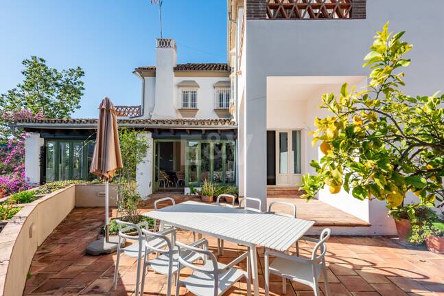 Elegante Villa im privaten mediterranen Refugium El Madroñal