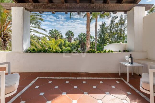 Ático exclusivo de 3 habitaciones frente a la playa con instalaciones de bienestar– Ventura del Mar -Ubicación privilegiada -Puerto Banús – Marbella | Disponible para alquiler a corto y medio plazo a partir de julio de 2026