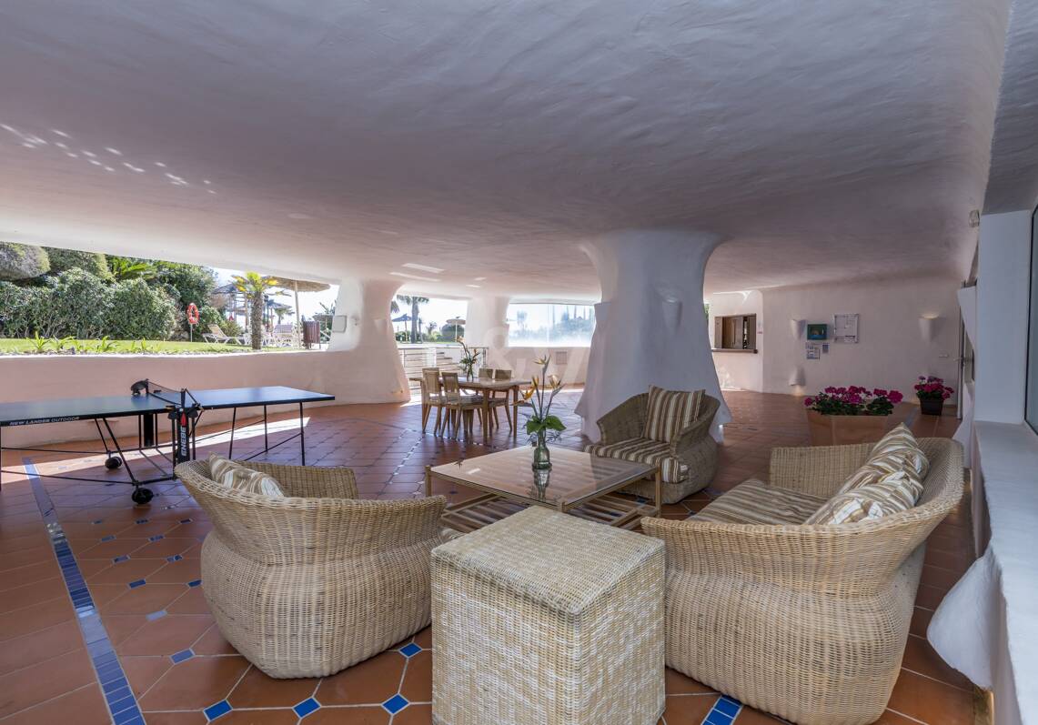 Exclusive 3-Bedroom Beachfront Penthouse with wellness facilities– Ventura del Mar -Prime Location -Puerto Banús – Marbella | Available for short -mid term rent from July 2026
