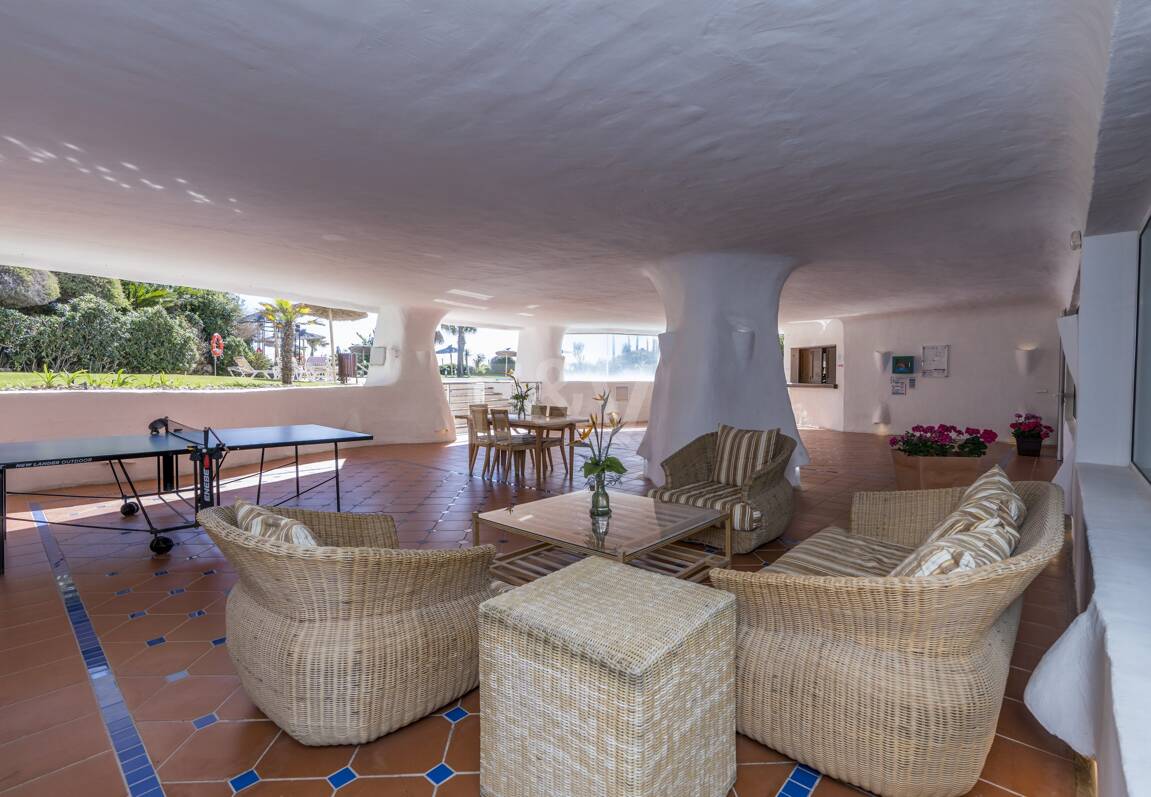 Ático exclusivo de 3 habitaciones frente a la playa con instalaciones de bienestar– Ventura del Mar -Ubicación privilegiada -Puerto Banús – Marbella | Disponible para alquiler a corto y medio plazo a partir de julio de 2026