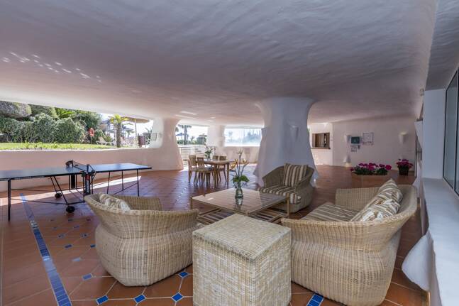 Ático exclusivo de 3 habitaciones frente a la playa con instalaciones de bienestar– Ventura del Mar -Ubicación privilegiada -Puerto Banús – Marbella | Disponible para alquiler a corto y medio plazo a partir de julio de 2026