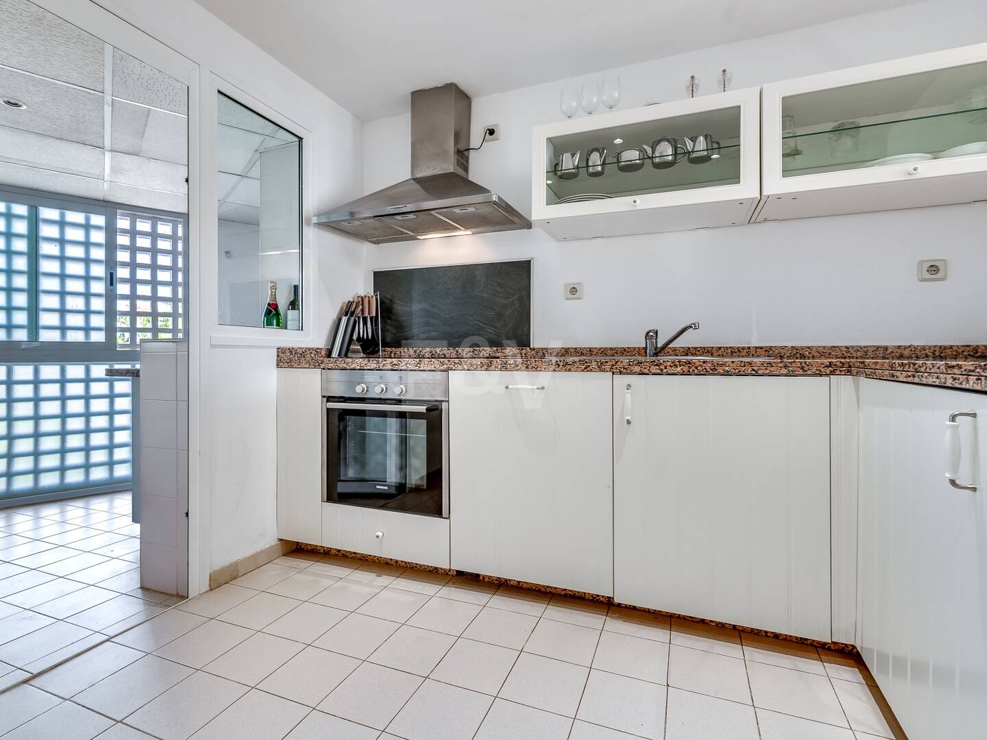 Ático exclusivo de 3 habitaciones frente a la playa con instalaciones de bienestar– Ventura del Mar -Ubicación privilegiada -Puerto Banús – Marbella | Disponible para alquiler a corto y medio plazo a partir de julio de 2026