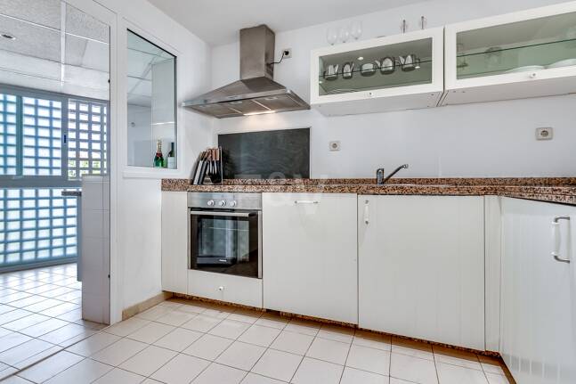 Ático exclusivo de 3 habitaciones frente a la playa con instalaciones de bienestar– Ventura del Mar -Ubicación privilegiada -Puerto Banús – Marbella | Disponible para alquiler a corto y medio plazo a partir de julio de 2026