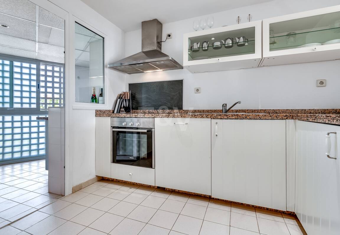 Ático exclusivo de 3 habitaciones frente a la playa con instalaciones de bienestar– Ventura del Mar -Ubicación privilegiada -Puerto Banús – Marbella | Disponible para alquiler a corto y medio plazo a partir de julio de 2026