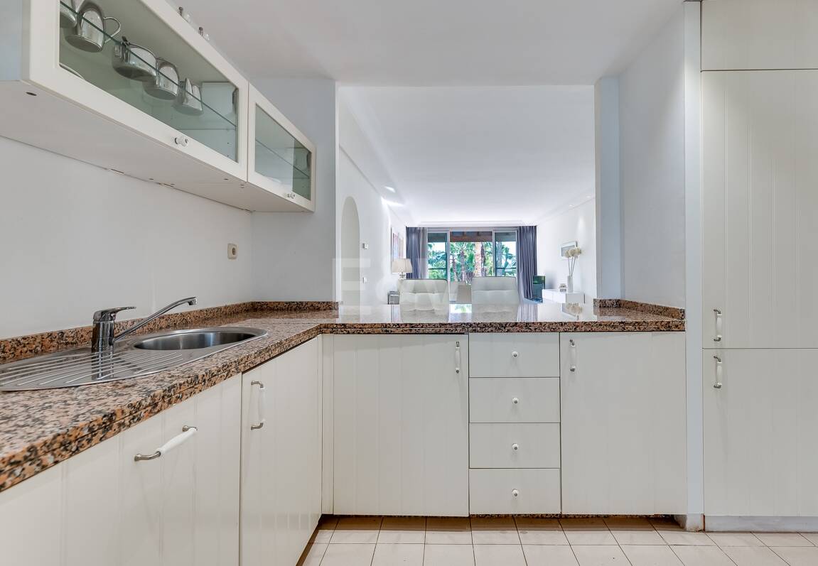 Ático exclusivo de 3 habitaciones frente a la playa con instalaciones de bienestar– Ventura del Mar -Ubicación privilegiada -Puerto Banús – Marbella | Disponible para alquiler a corto y medio plazo a partir de julio de 2026