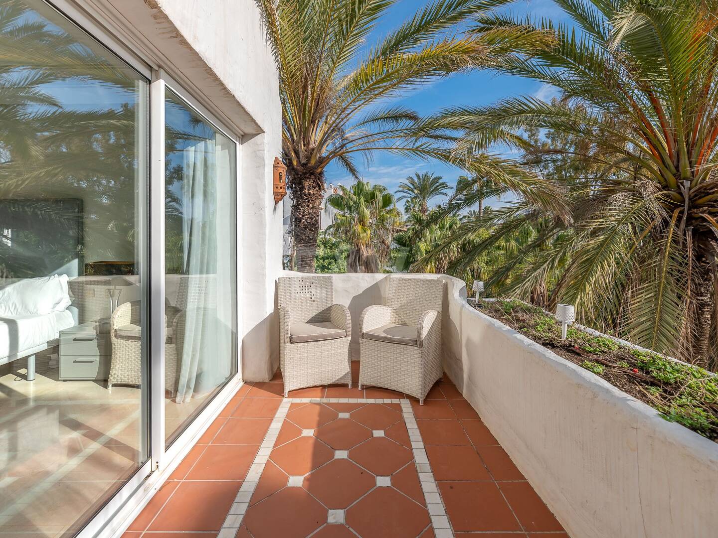Ático exclusivo de 3 habitaciones frente a la playa con instalaciones de bienestar– Ventura del Mar -Ubicación privilegiada -Puerto Banús – Marbella | Disponible para alquiler a corto y medio plazo a partir de julio de 2026