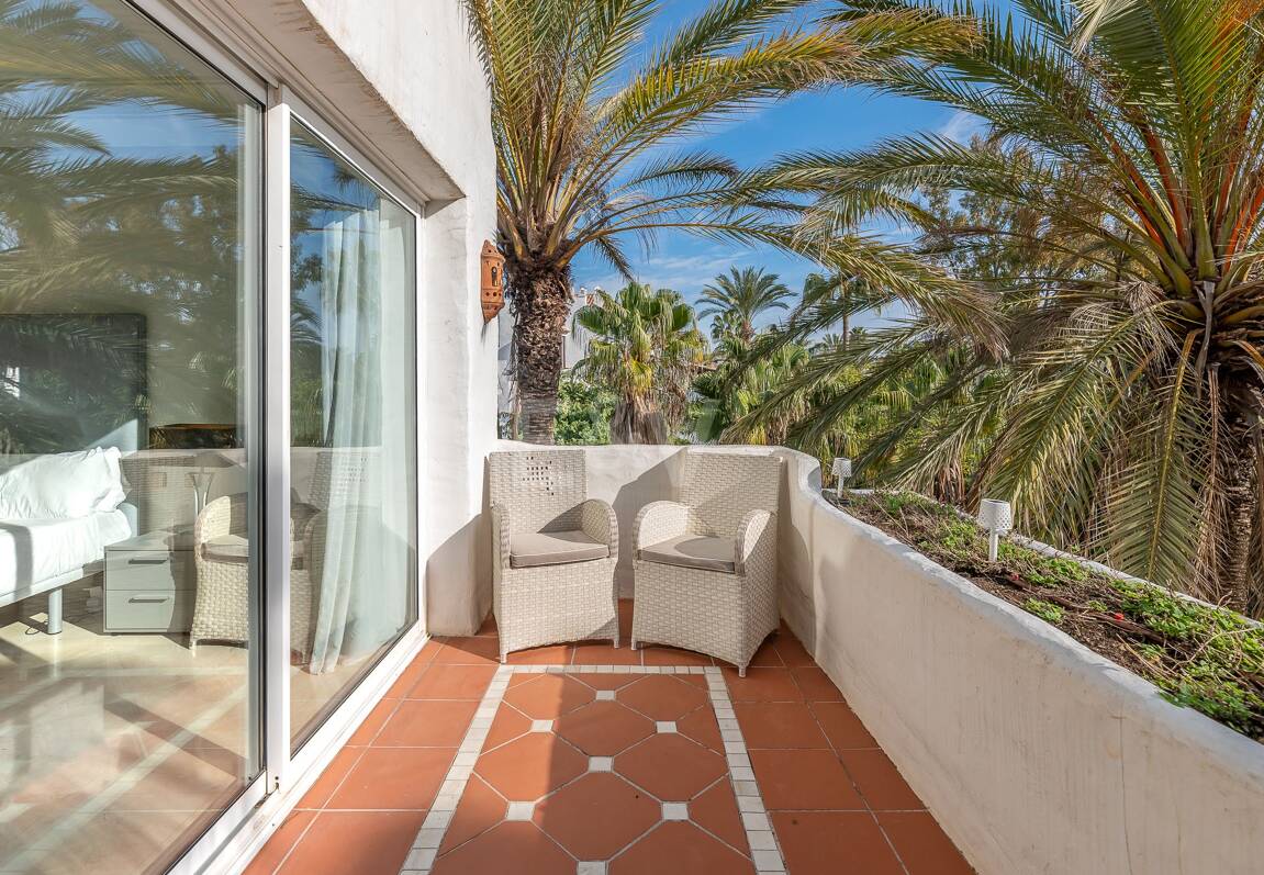 Ático exclusivo de 3 habitaciones frente a la playa con instalaciones de bienestar– Ventura del Mar -Ubicación privilegiada -Puerto Banús – Marbella | Disponible para alquiler a corto y medio plazo a partir de julio de 2026