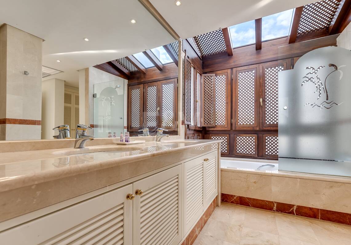 Exclusive 3-Bedroom Beachfront Penthouse with wellness facilities– Ventura del Mar -Prime Location -Puerto Banús – Marbella | Available for short -mid term rent from July 2026
