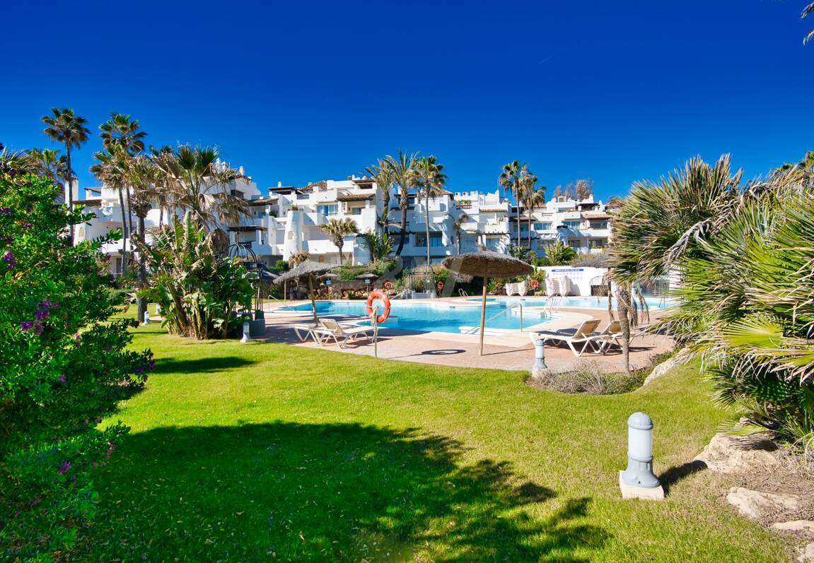 Ático exclusivo de 3 habitaciones frente a la playa con instalaciones de bienestar– Ventura del Mar -Ubicación privilegiada -Puerto Banús – Marbella | Disponible para alquiler a corto y medio plazo a partir de julio de 2026