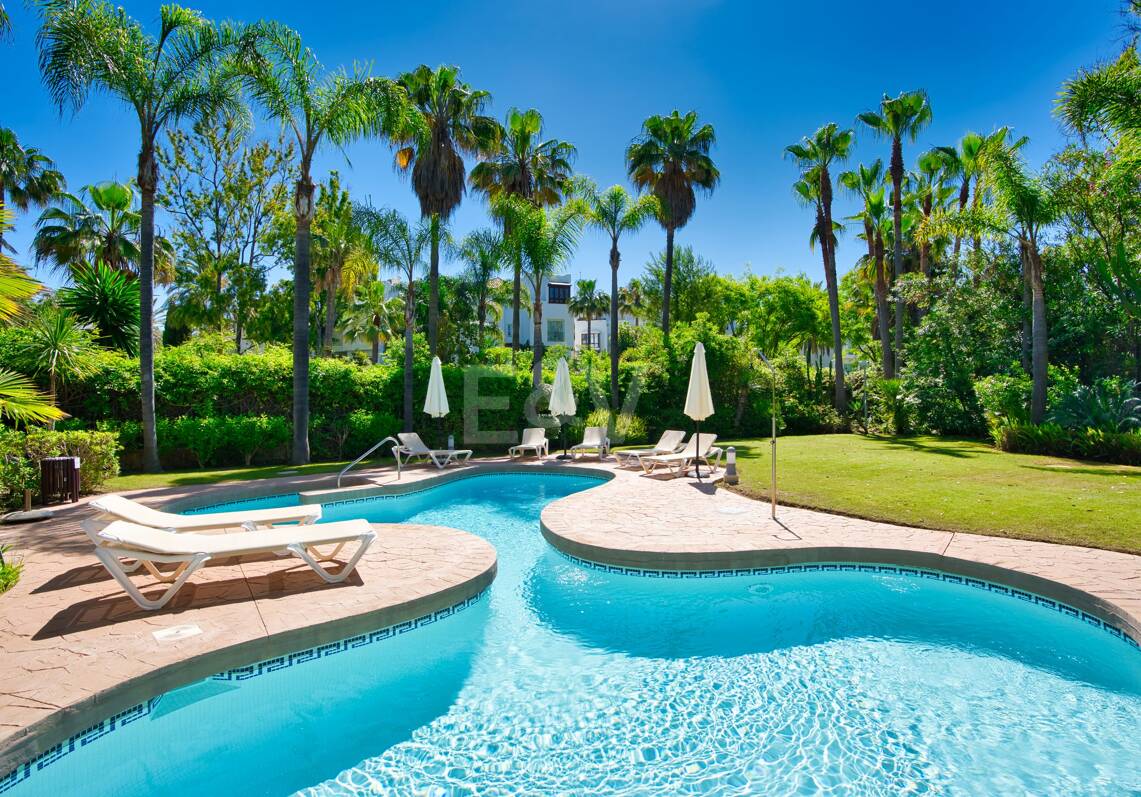 Exclusive 3-Bedroom Beachfront Penthouse with wellness facilities– Ventura del Mar -Prime Location -Puerto Banús – Marbella | Available for short -mid term rent from July 2026