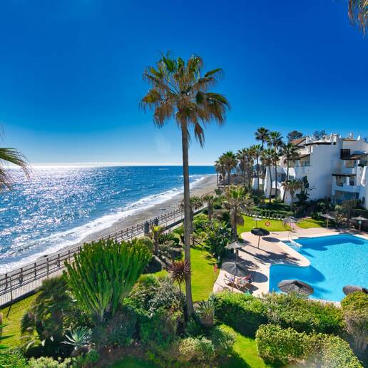 Ático exclusivo de 3 habitaciones frente a la playa con instalaciones de bienestar– Ventura del Mar -Ubicación privilegiada -Puerto Banús – Marbella | Disponible para alquiler a corto y medio plazo a partir de julio de 2026