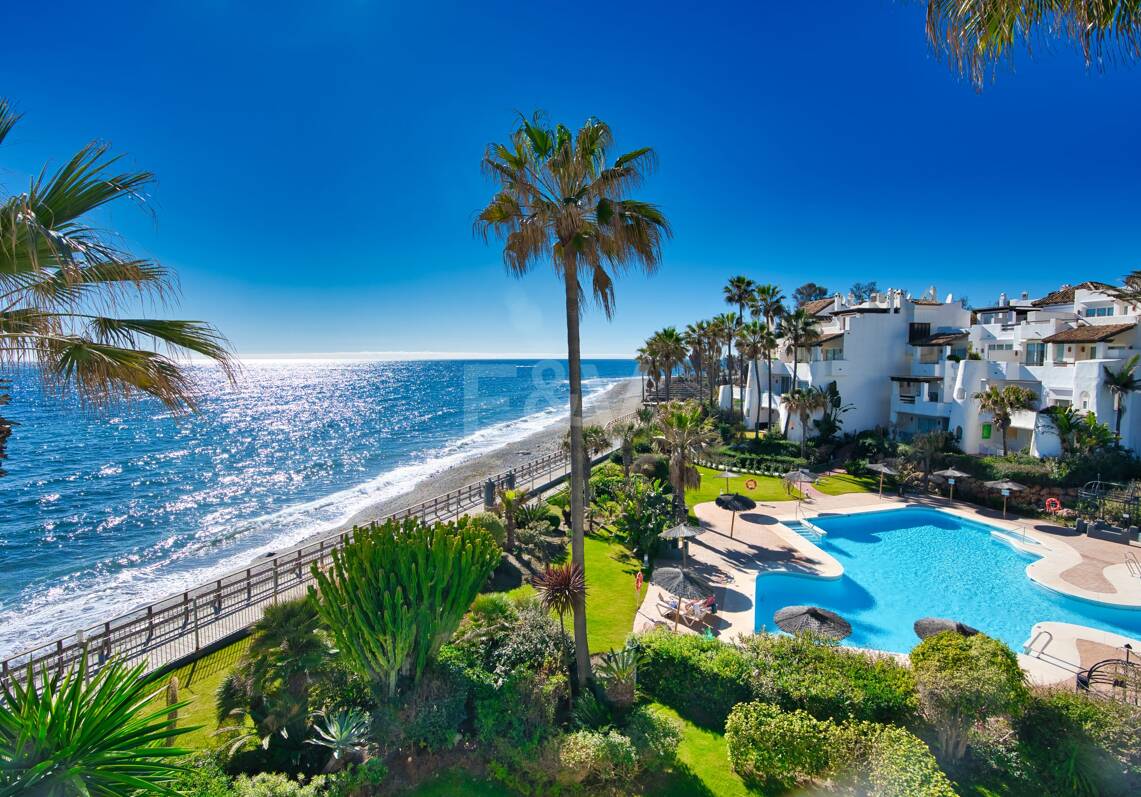 Exclusive 3-Bedroom Beachfront Penthouse with wellness facilities– Ventura del Mar -Prime Location -Puerto Banús – Marbella | Available for short -mid term rent from July 2026