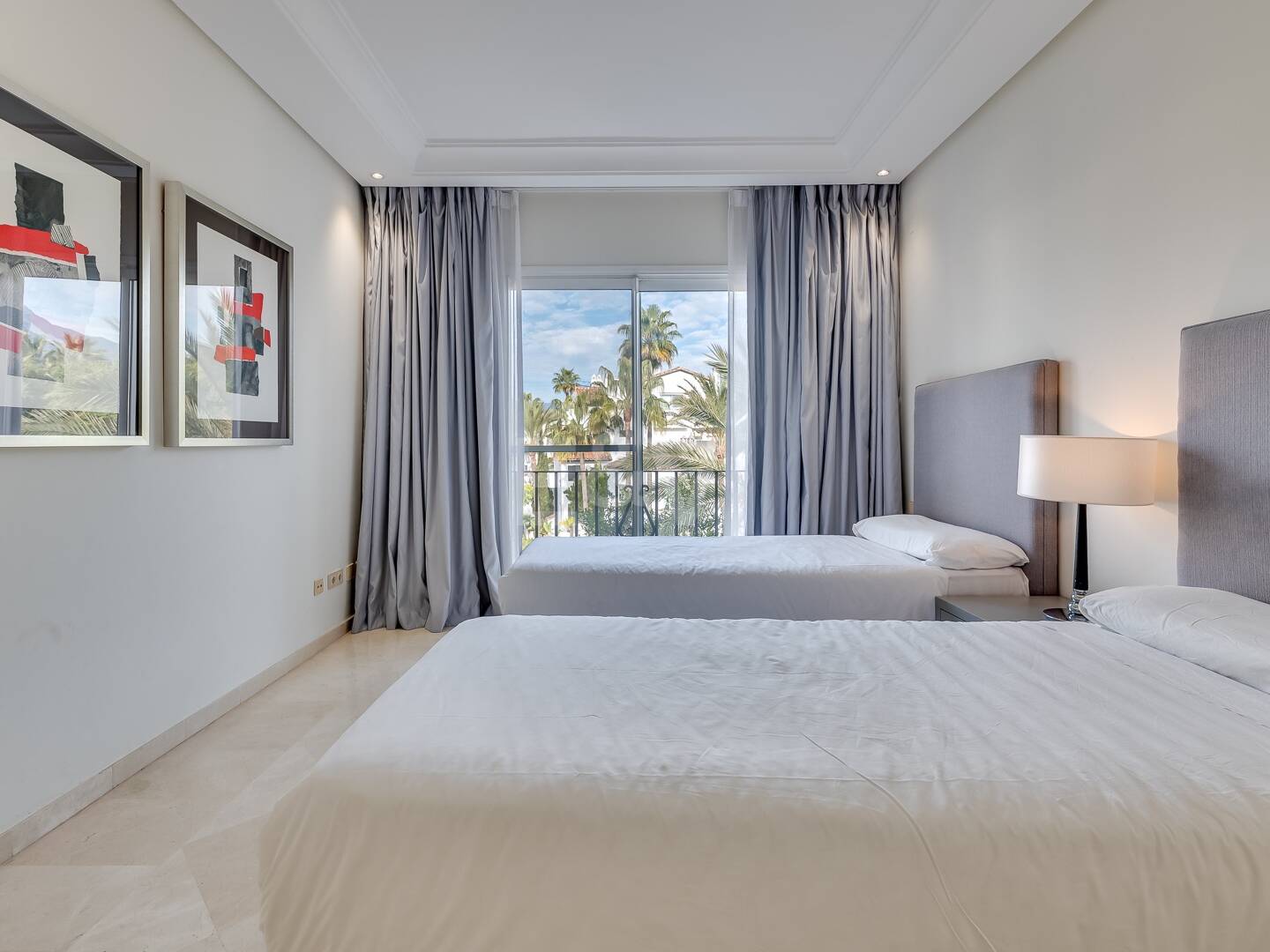 Ático exclusivo de 3 habitaciones frente a la playa con instalaciones de bienestar– Ventura del Mar -Ubicación privilegiada -Puerto Banús – Marbella | Disponible para alquiler a corto y medio plazo a partir de julio de 2026