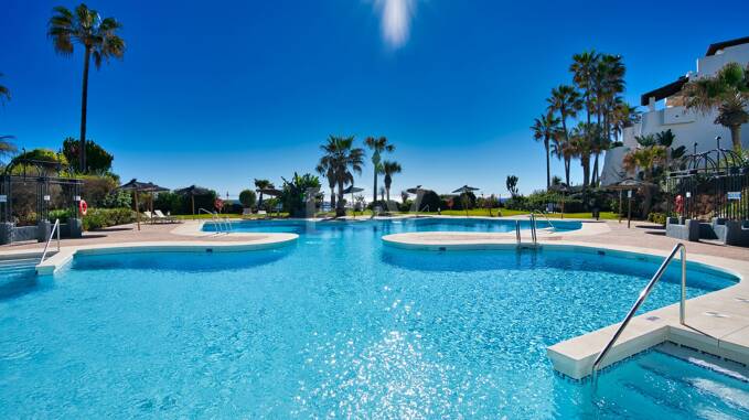 Exclusive 3-Bedroom Beachfront Penthouse with wellness facilities– Ventura del Mar -Prime Location -Puerto Banús – Marbella | Available for short -mid term rent from July 2026