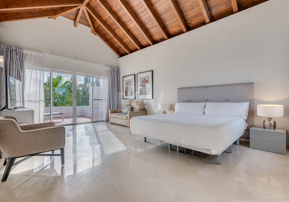 Exclusive 3-Bedroom Beachfront Penthouse with wellness facilities– Ventura del Mar -Prime Location -Puerto Banús – Marbella | Available for short -mid term rent from July 2026