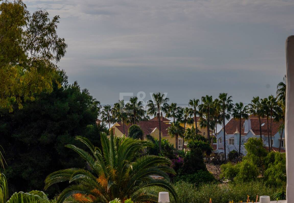 Ático exclusivo de 3 habitaciones frente a la playa con instalaciones de bienestar– Ventura del Mar -Ubicación privilegiada -Puerto Banús – Marbella | Disponible para alquiler a corto y medio plazo a partir de julio de 2026