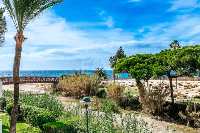 Lyx Beachfront Lägenhet i Los Monteros