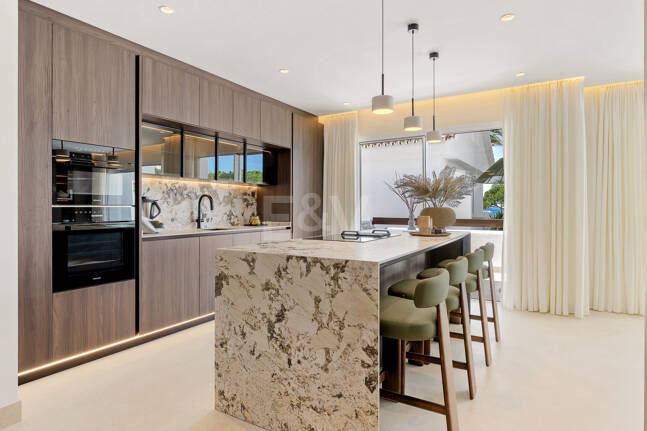 Lyx Beachfront Lägenhet i Los Monteros