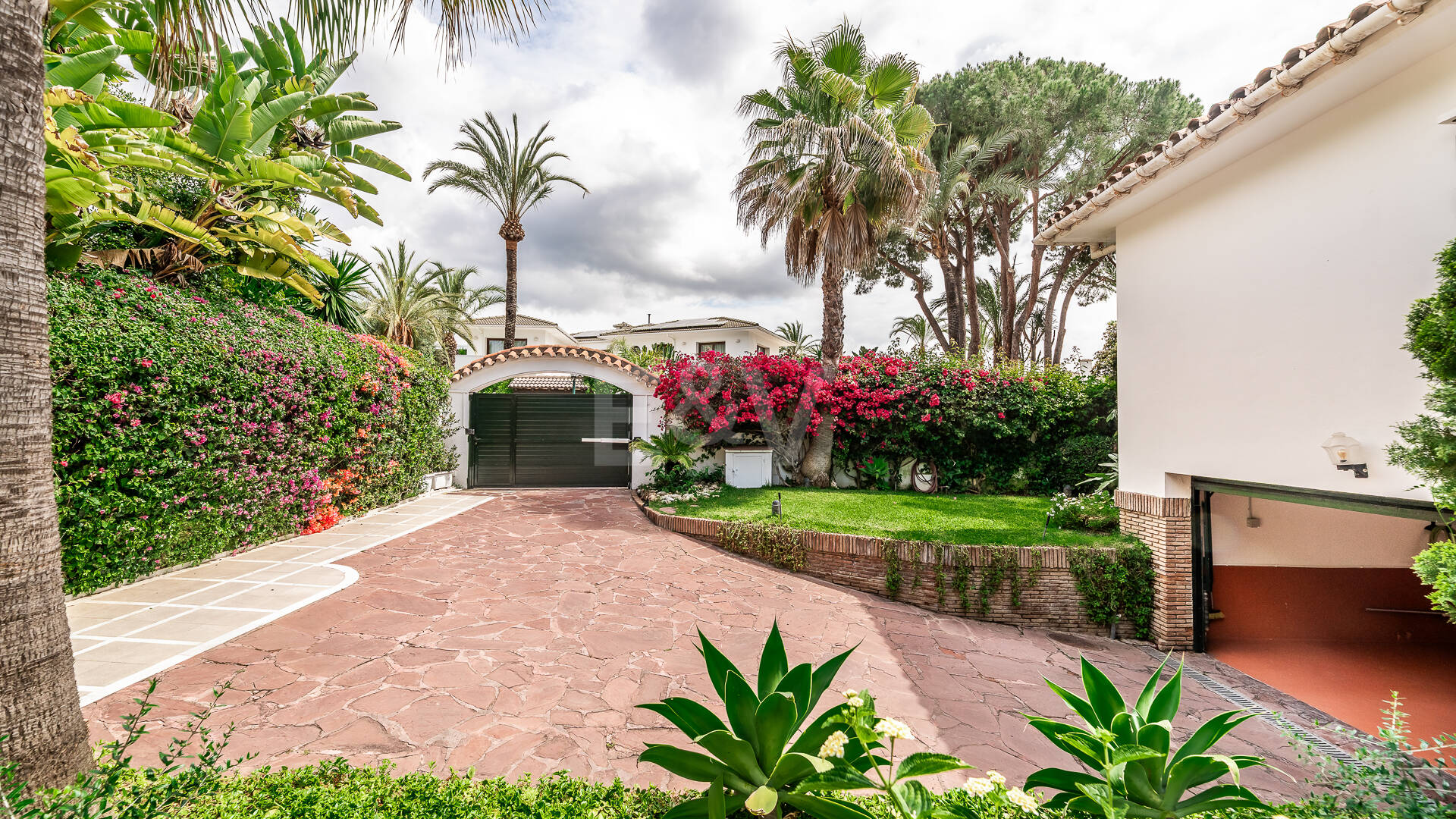 Rare Opportunity, Villa Close to the Beach in Los Monteros