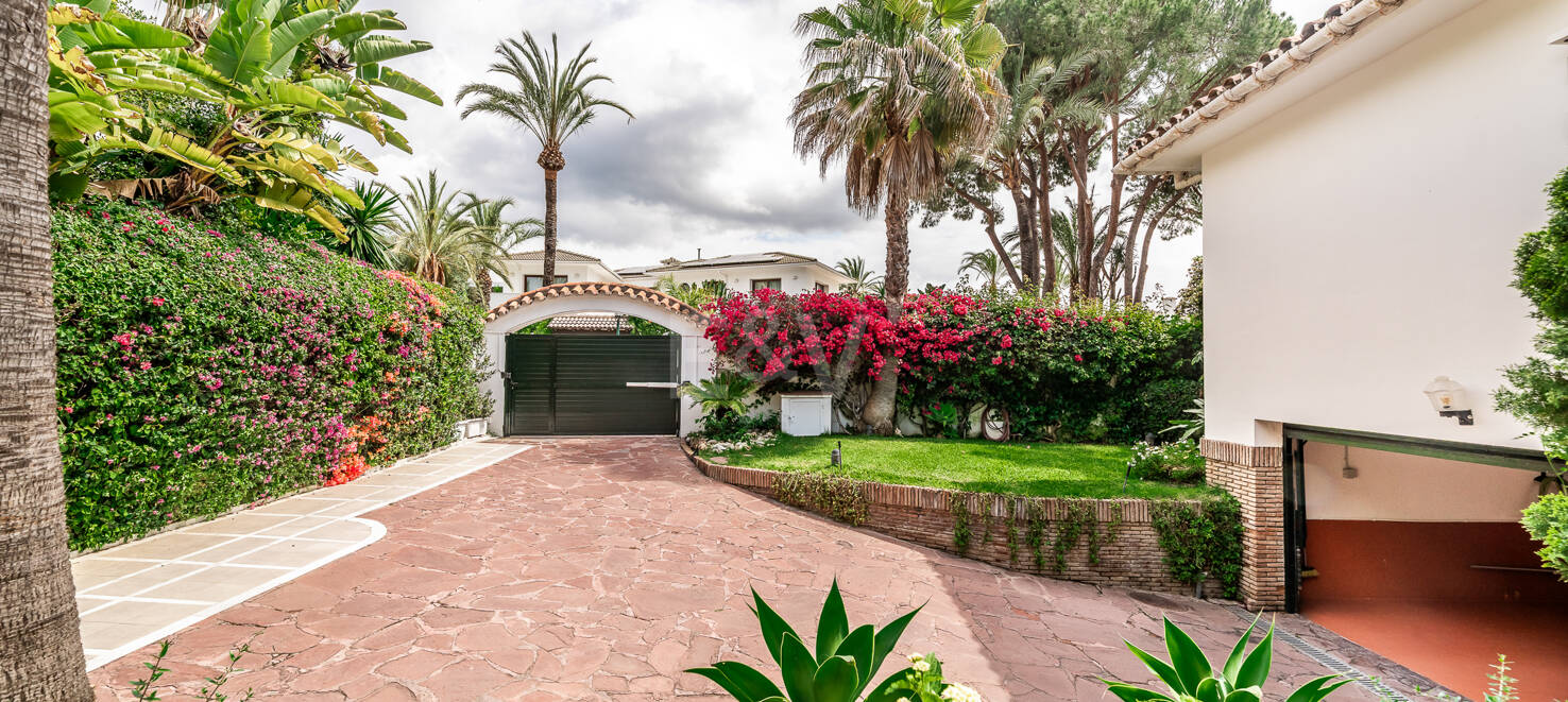 Rare Opportunity, Villa Close to the Beach in Los Monteros
