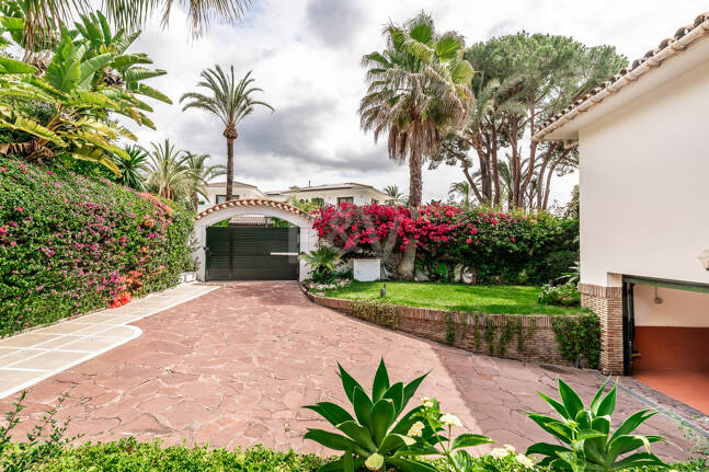 Rare Opportunity, Villa Close to the Beach in Los Monteros