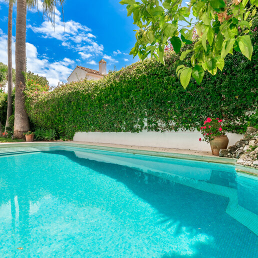 Charming Beachside Villa in Los Monteros