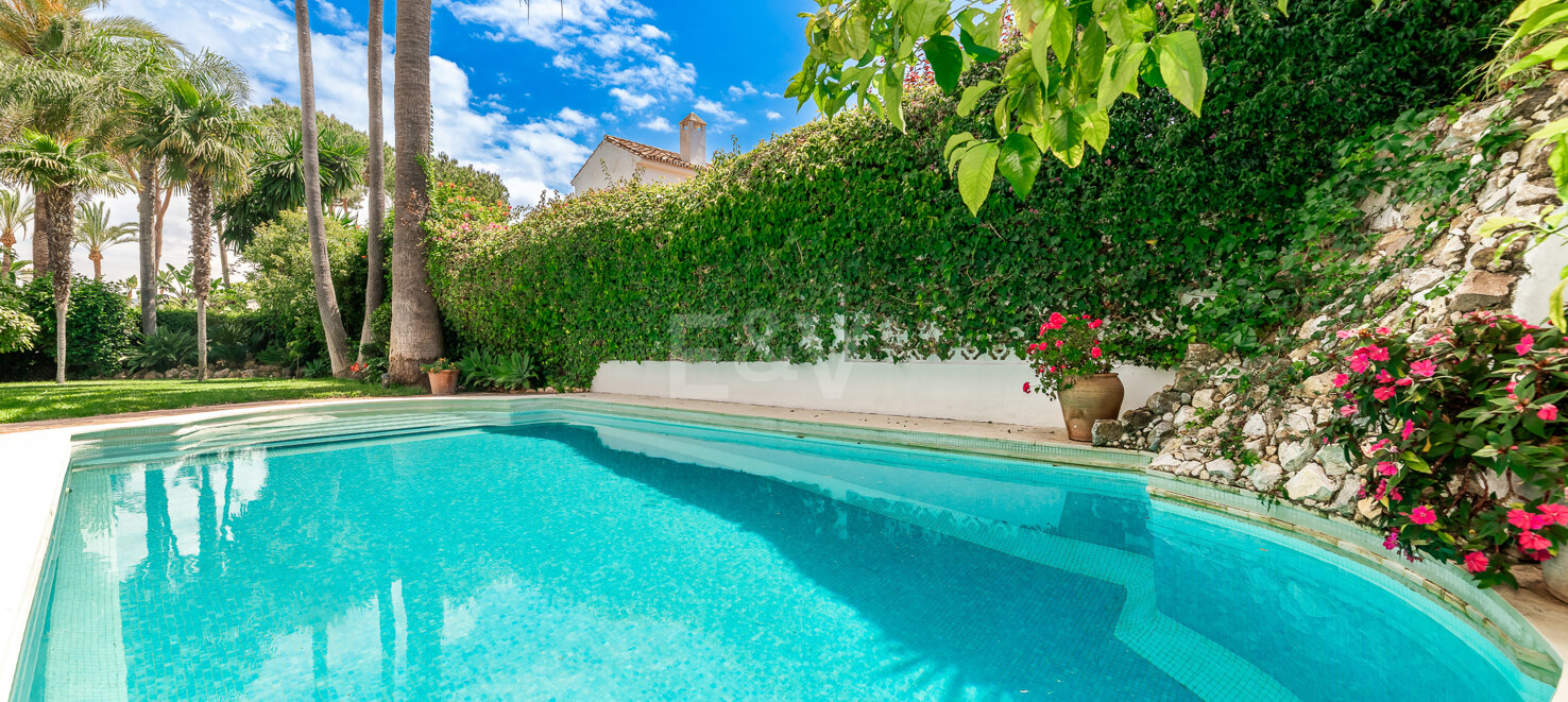 Charming Beachside Villa in Los Monteros