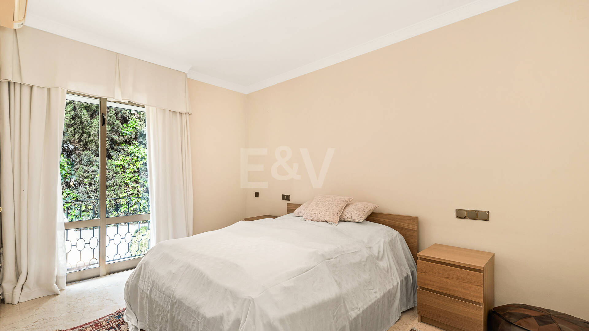 Rare Opportunity, Villa Close to the Beach in Los Monteros