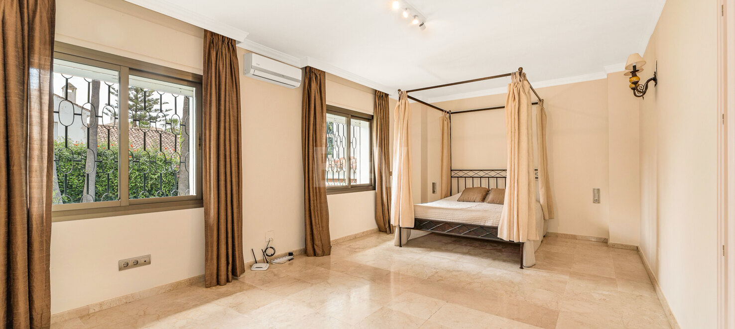 Charming Beachside Villa in Los Monteros