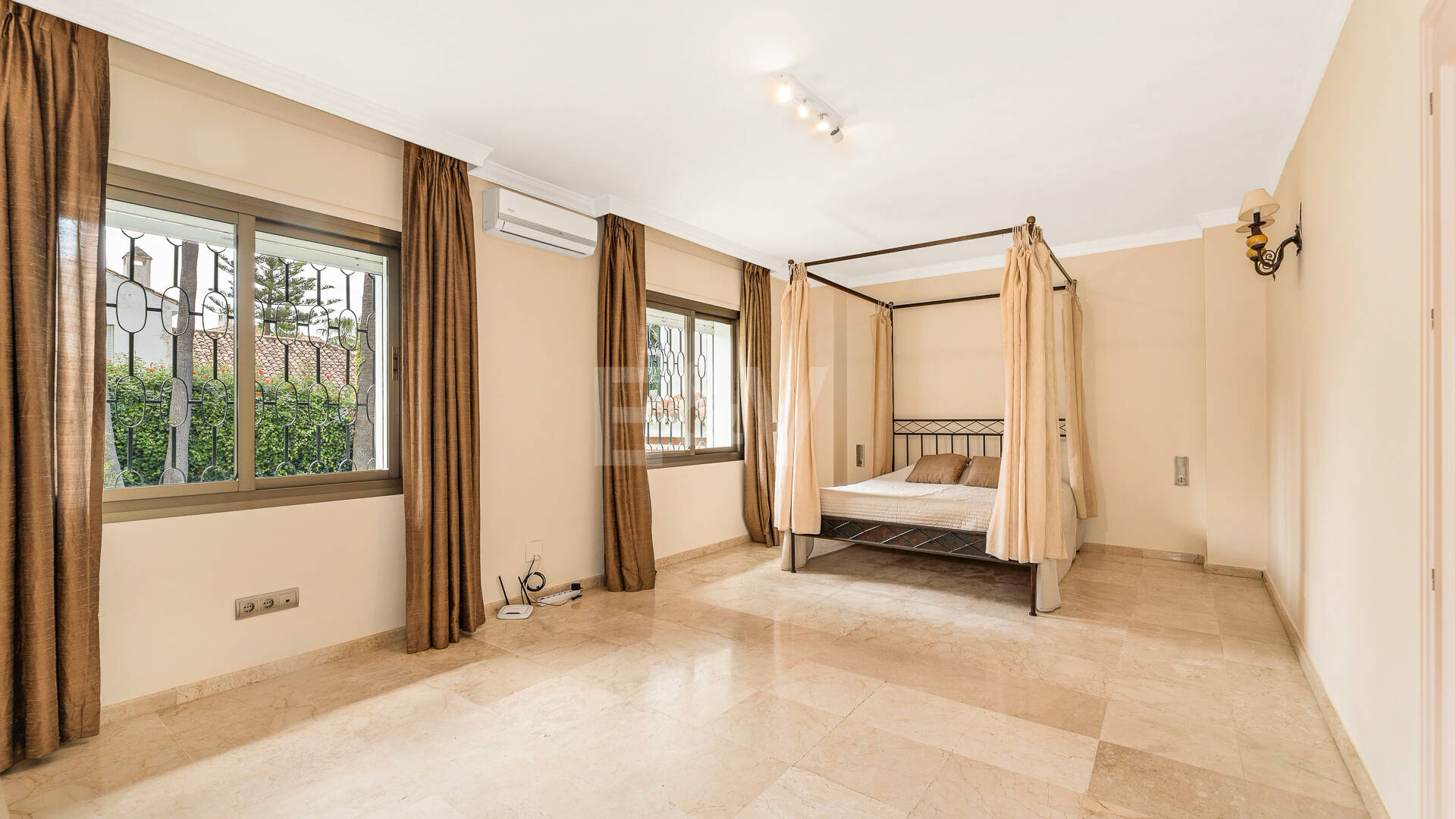 Rare Opportunity, Villa Close to the Beach in Los Monteros