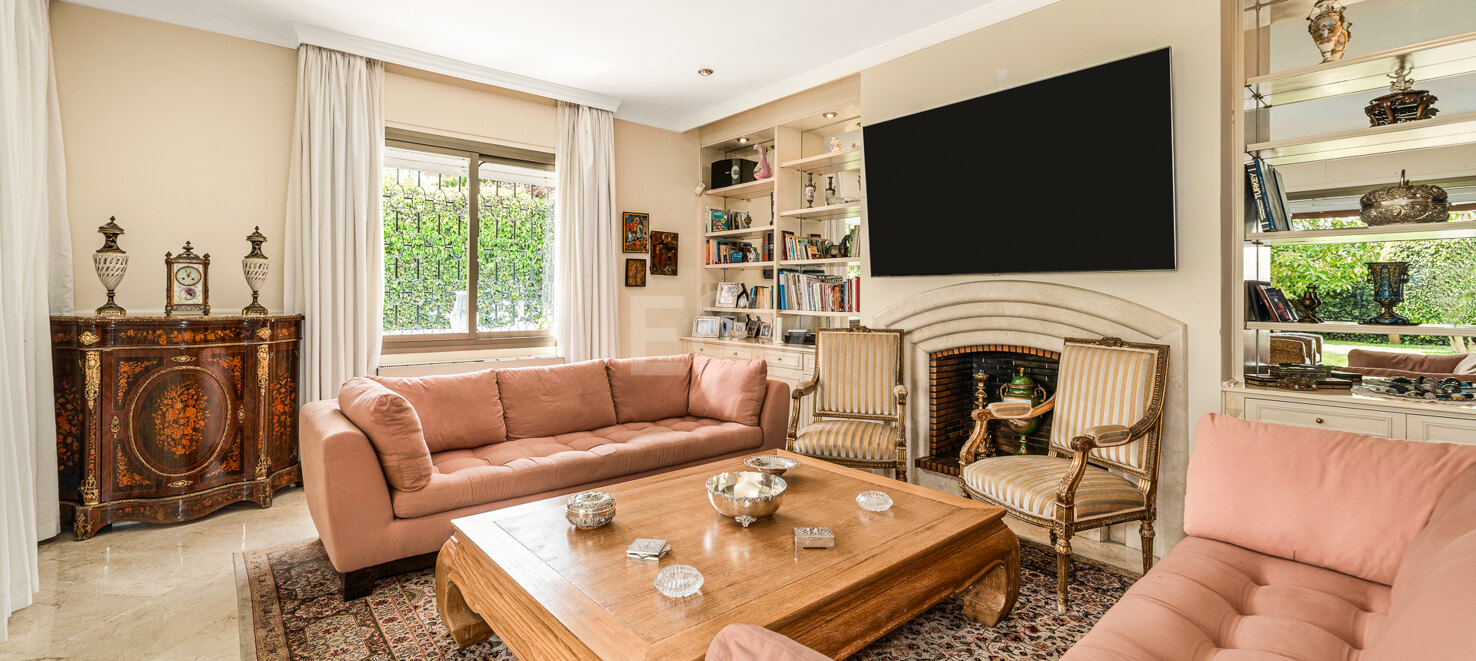 Charming Beachside Villa in Los Monteros