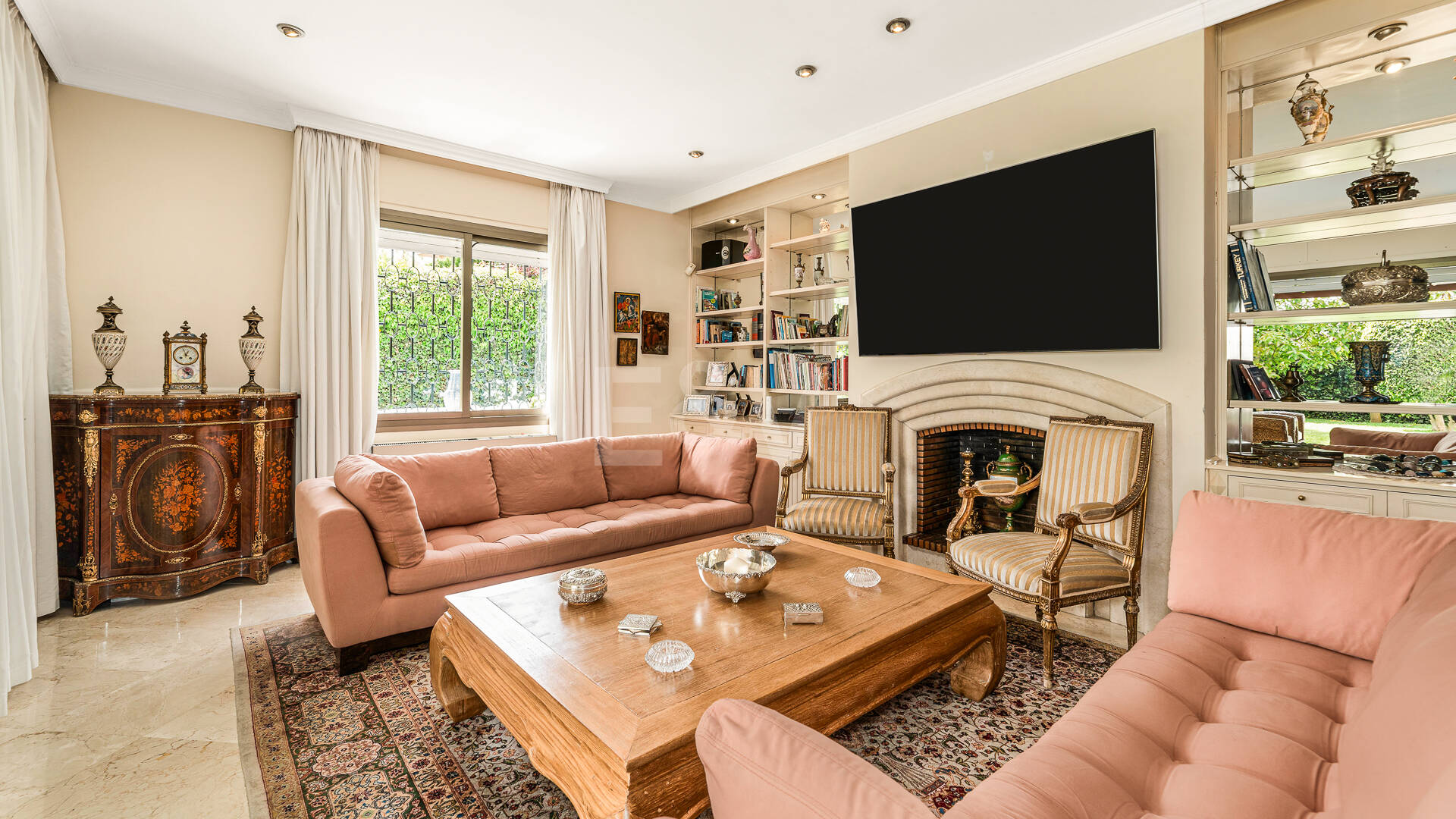 Rare Opportunity, Villa Close to the Beach in Los Monteros