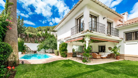 Seltene Gelegenheit, Villa in der Nähe des Strandes in Los Monteros