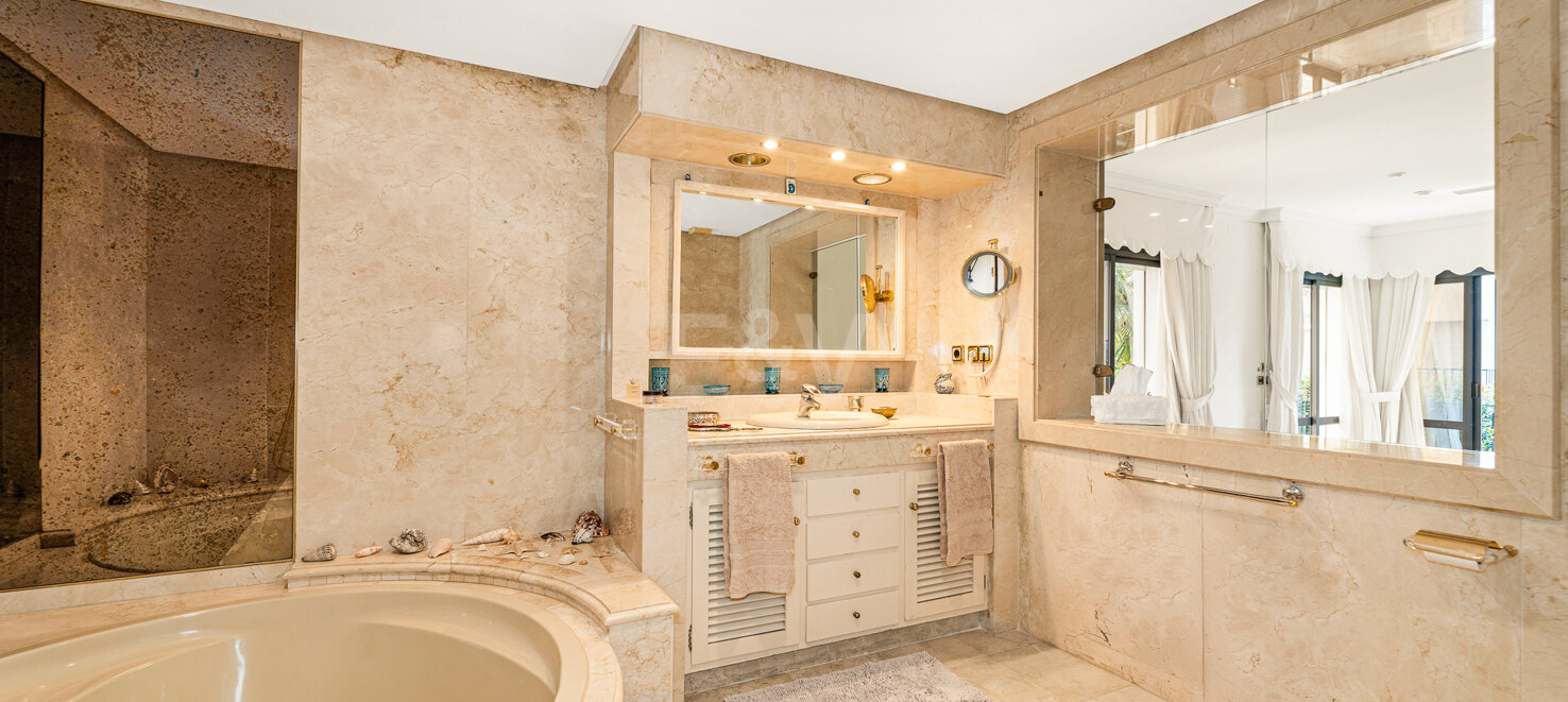 Charming Beachside Villa in Los Monteros