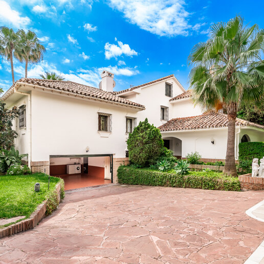Charming Beachside Villa in Los Monteros