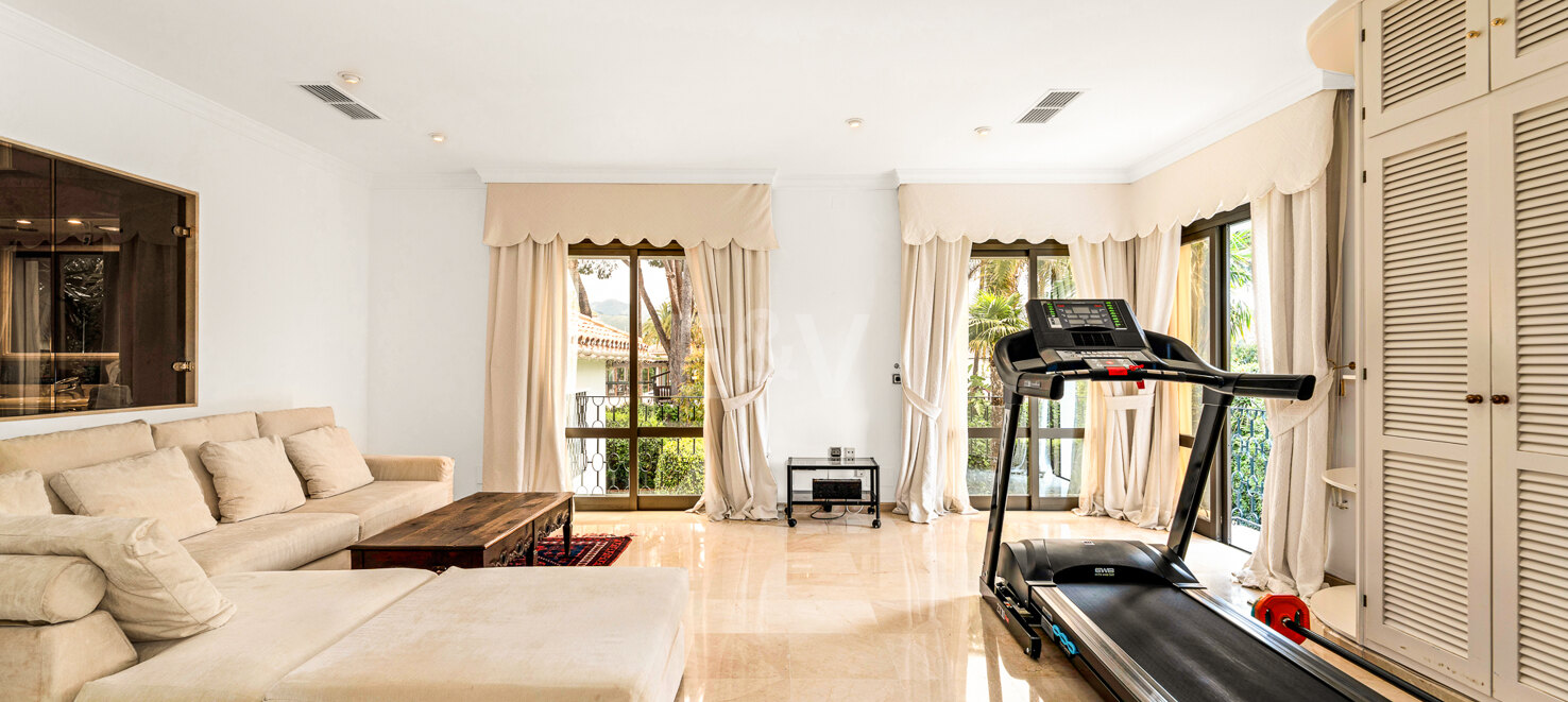 Charming Beachside Villa in Los Monteros