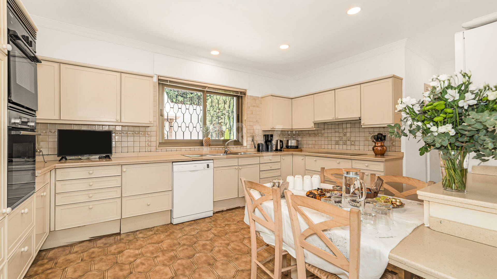 Rare Opportunity, Villa Close to the Beach in Los Monteros