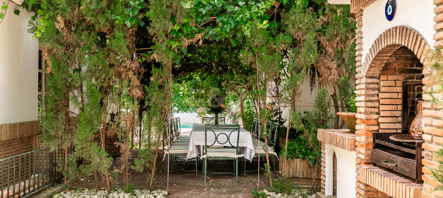 Charming Beachside Villa in Los Monteros